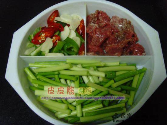 Steps for Making Garlic Sprout Stir-Fried Beef