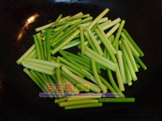 Steps for Making Garlic Sprout Stir-Fried Beef