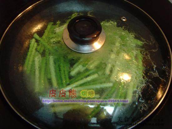 Steps for Making Garlic Sprout Stir-Fried Beef