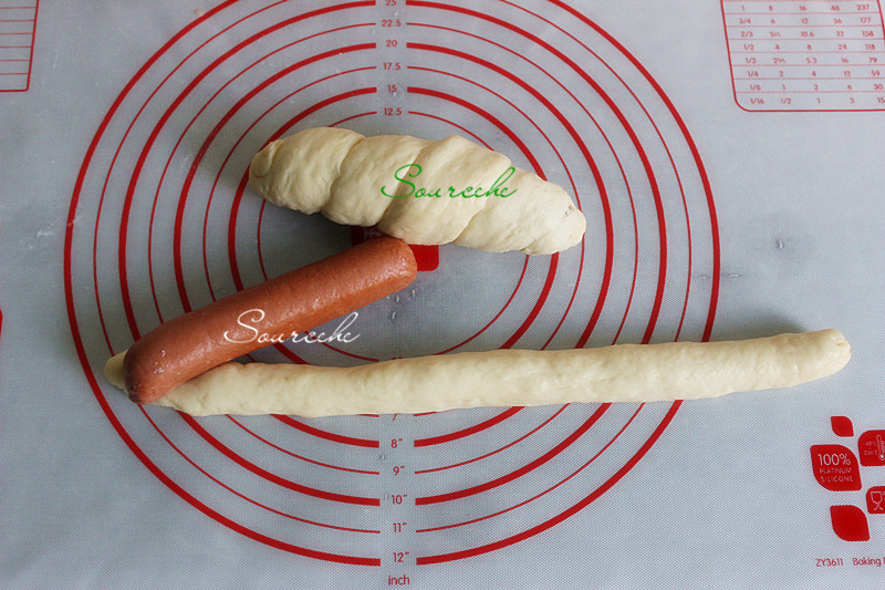 Steps for Making Hot Dog Bread Roll