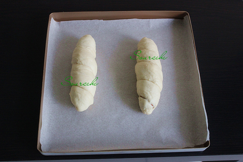 Steps for Making Hot Dog Bread Roll