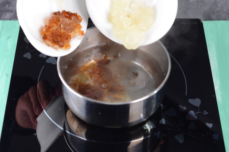 Steps for cooking Coconut Milk Peach Gum and Soapberry Soup