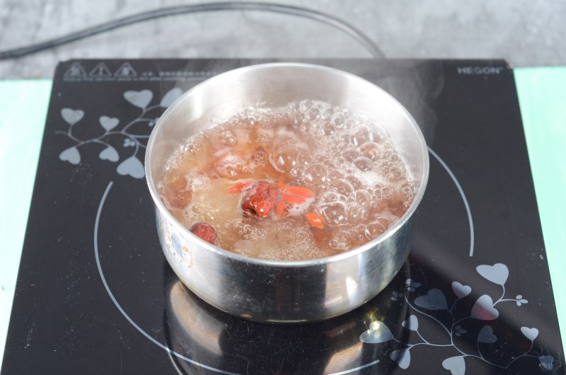 Steps for cooking Coconut Milk Peach Gum and Soapberry Soup