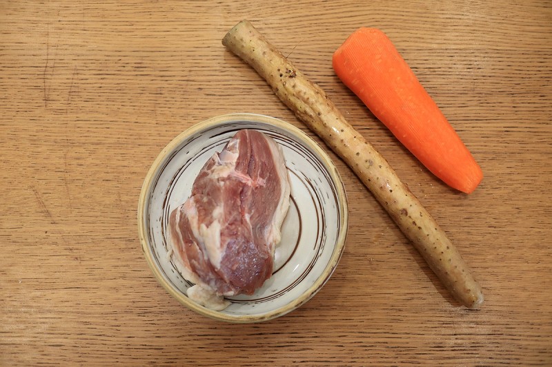 Steps for Cooking Sheep Meat, Yam and Carrot Soup