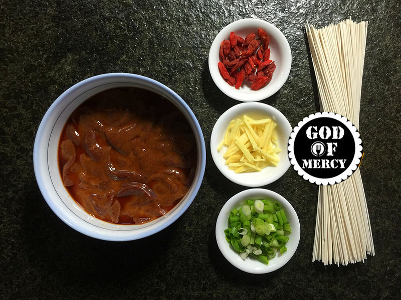 Detailed steps for cooking Pig Liver and Goji Berry Noodles