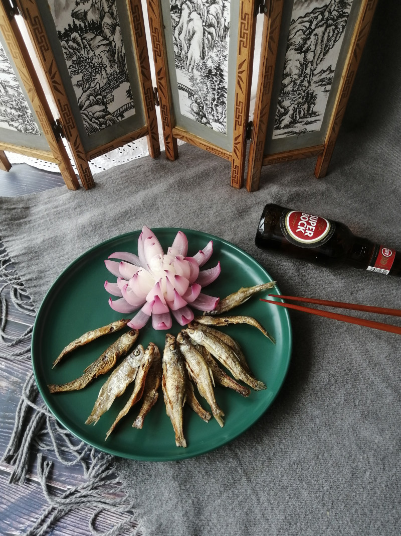 Fried Small Fish for Drinking