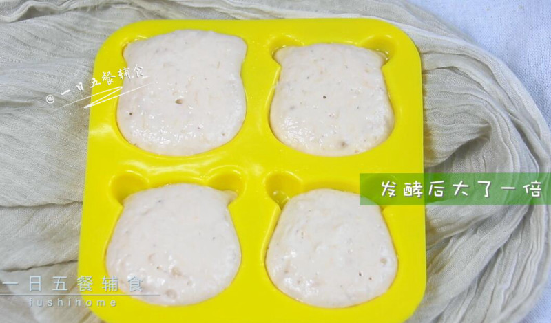 Steps for Making Banana Puree Steamed Cake