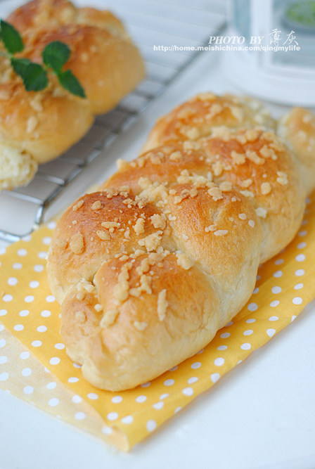 【Braided Cream Bread】