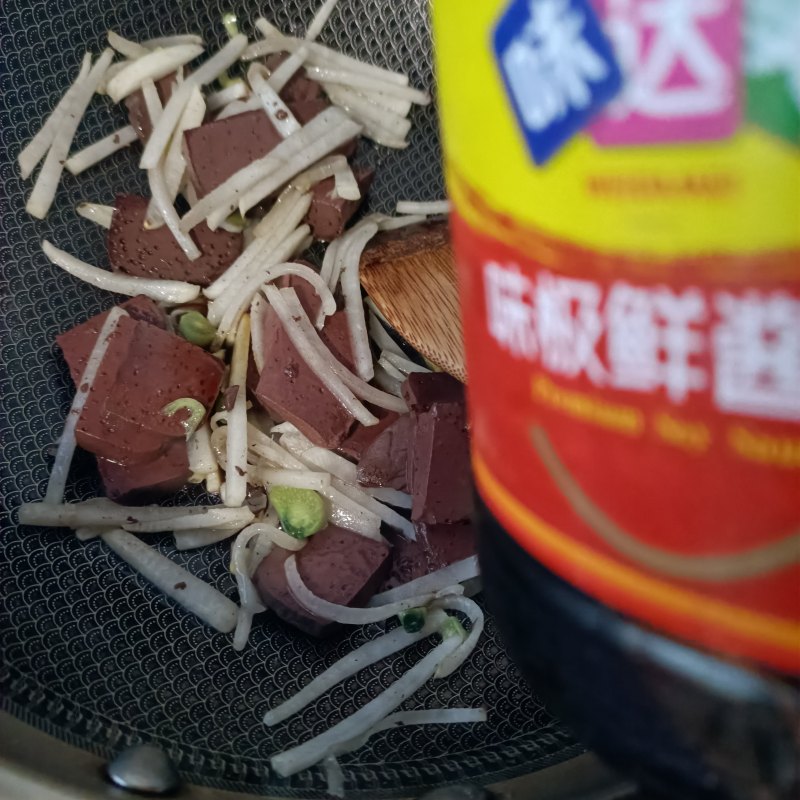 Stir-Fried White Radish with Pig Blood Step-by-Step