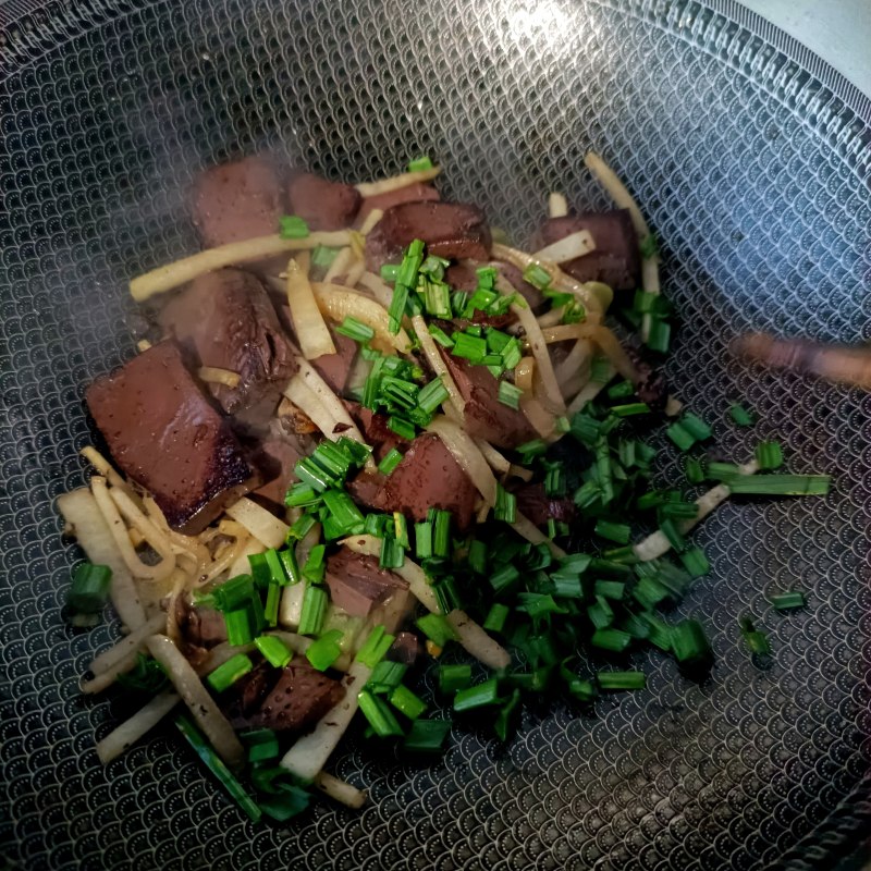 Stir-Fried White Radish with Pig Blood Step-by-Step