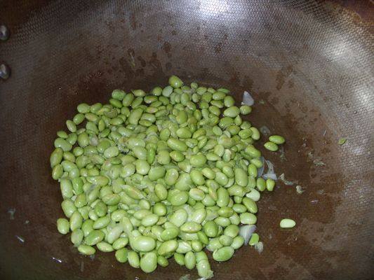 Steps for Making Fresh Shrimp and Edamame