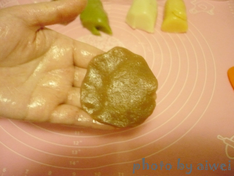 Steps for Making Four-color Jujube Ice Skin Mooncake