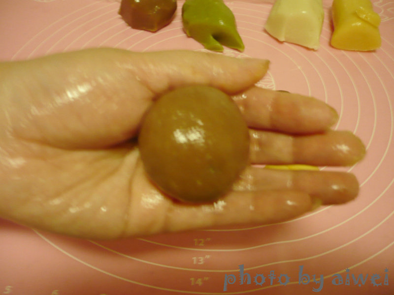 Steps for Making Four-color Jujube Ice Skin Mooncake