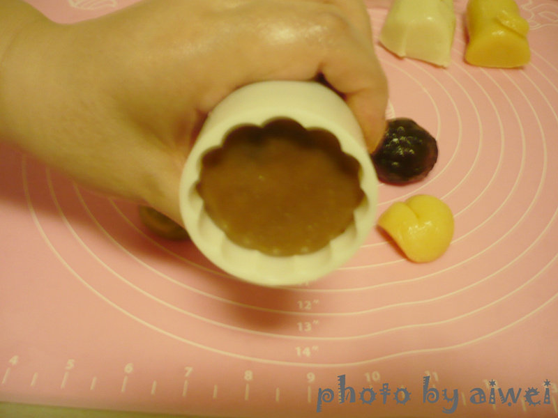 Steps for Making Four-color Jujube Ice Skin Mooncake