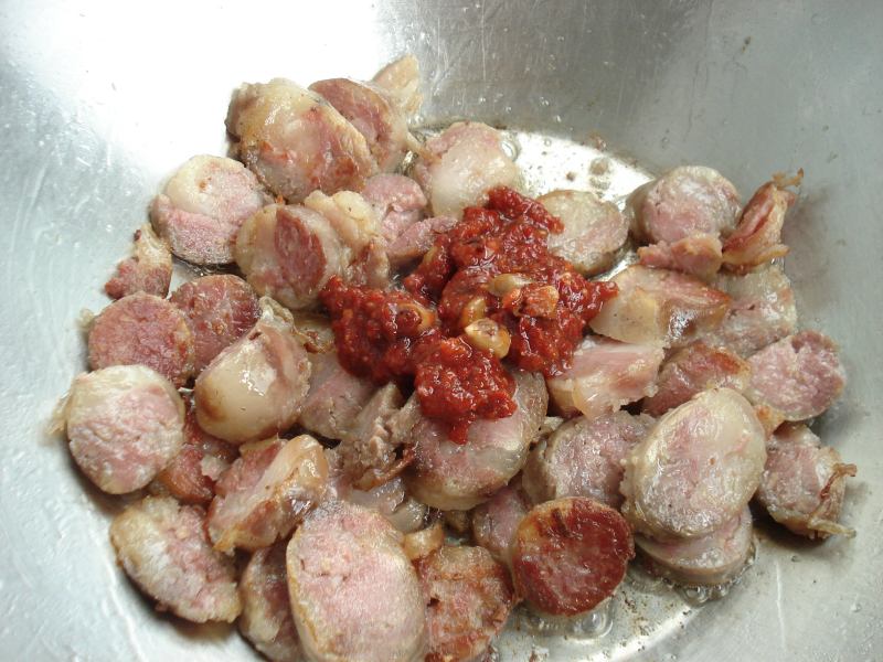 Steps for Making Spicy Fried Sausage