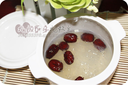 Nourishing Delight: Red Dates, Rock Sugar, and Bird's Nest