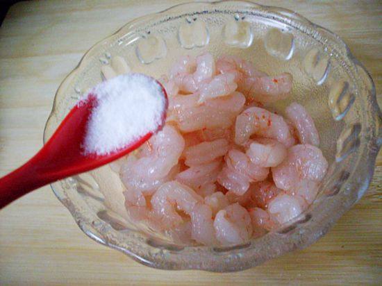 Steps for Making Shrimp Stir-Fried with Fresh Milk