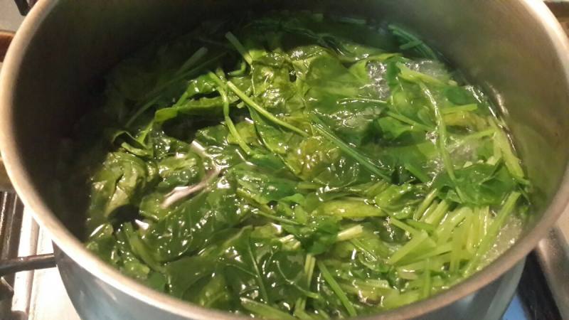 Steps for Making Egg Spinach Vermicelli Soup