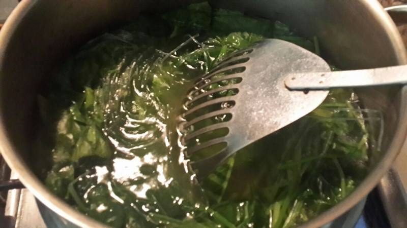 Steps for Making Egg Spinach Vermicelli Soup