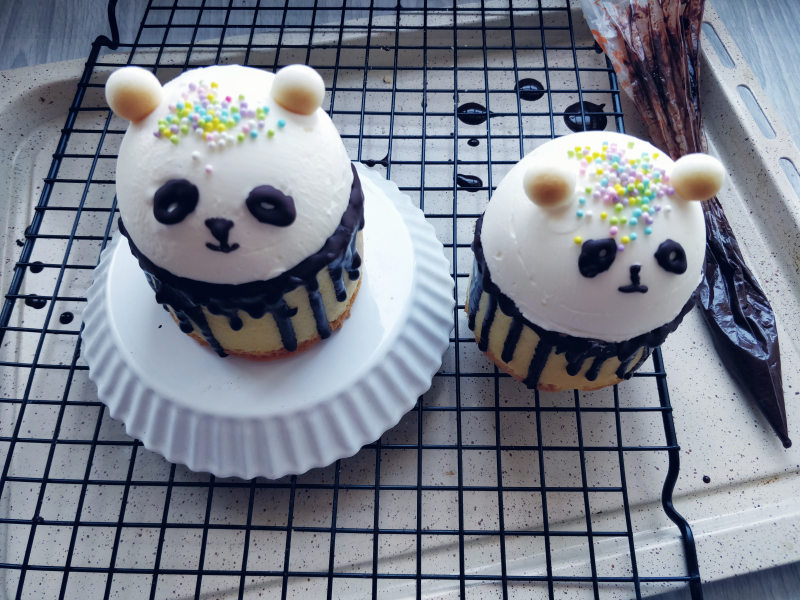 Steps to Make Panda Ice Cream Cake