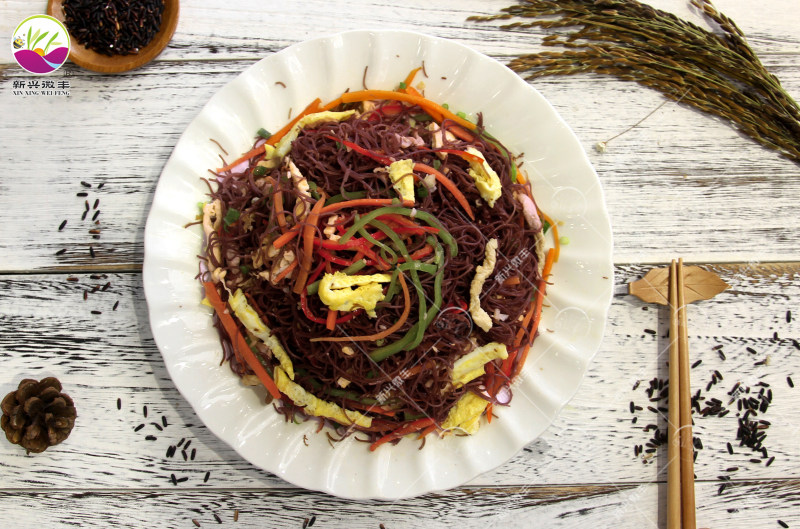 Detailed Steps for Cooking Three Shreds Stir-Fried Purple Rice Vermicelli