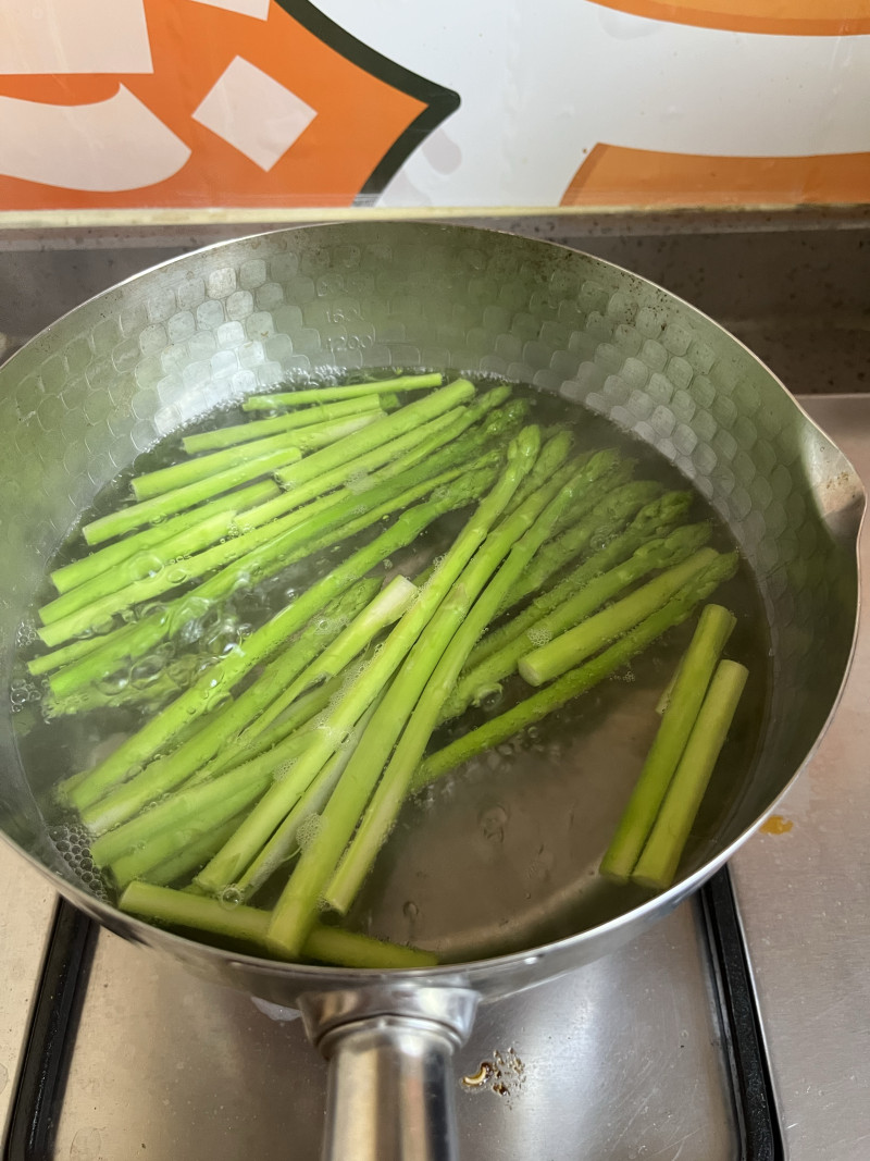 Steps for Cooking Steak and Asparagus