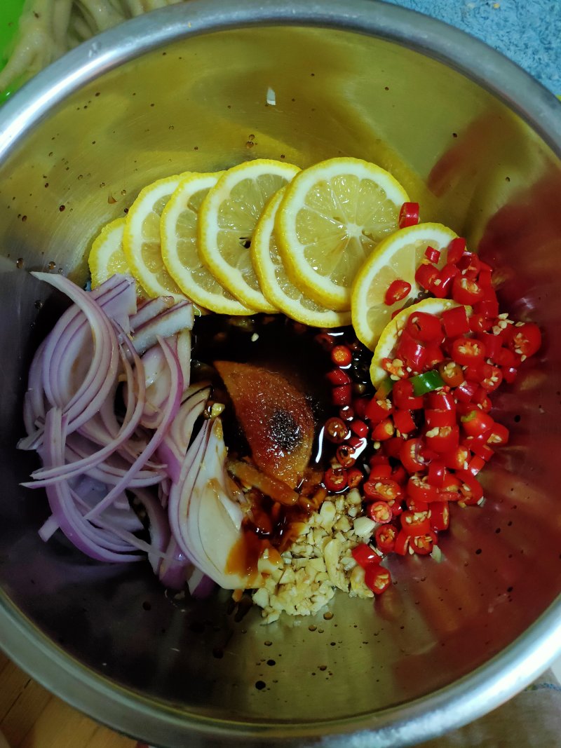 Steps for Making Sour and Spicy Boneless Chicken Feet