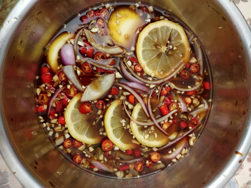 Steps for Making Sour and Spicy Boneless Chicken Feet