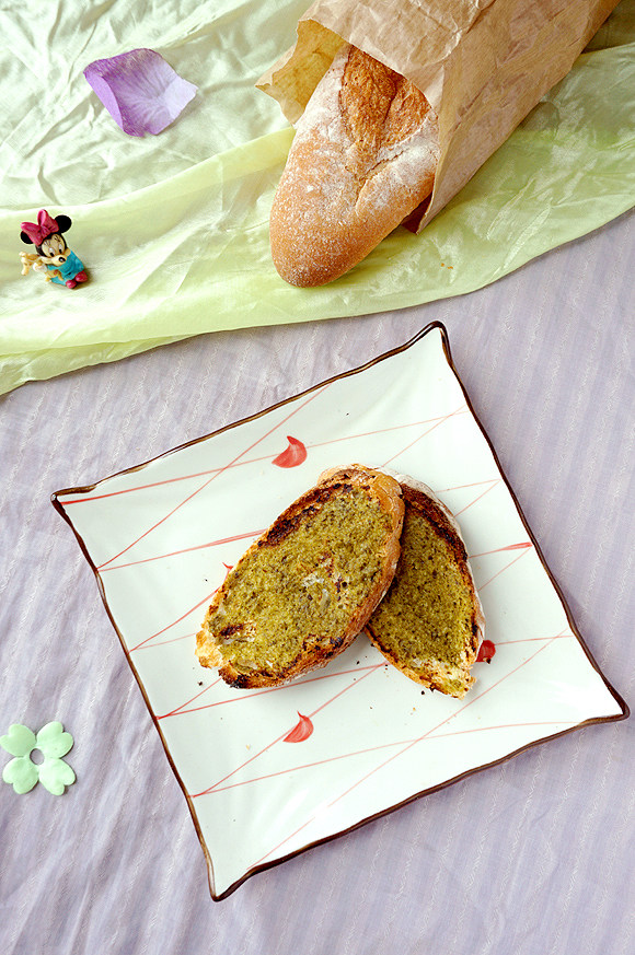 Green Pesto Toasted Baguette