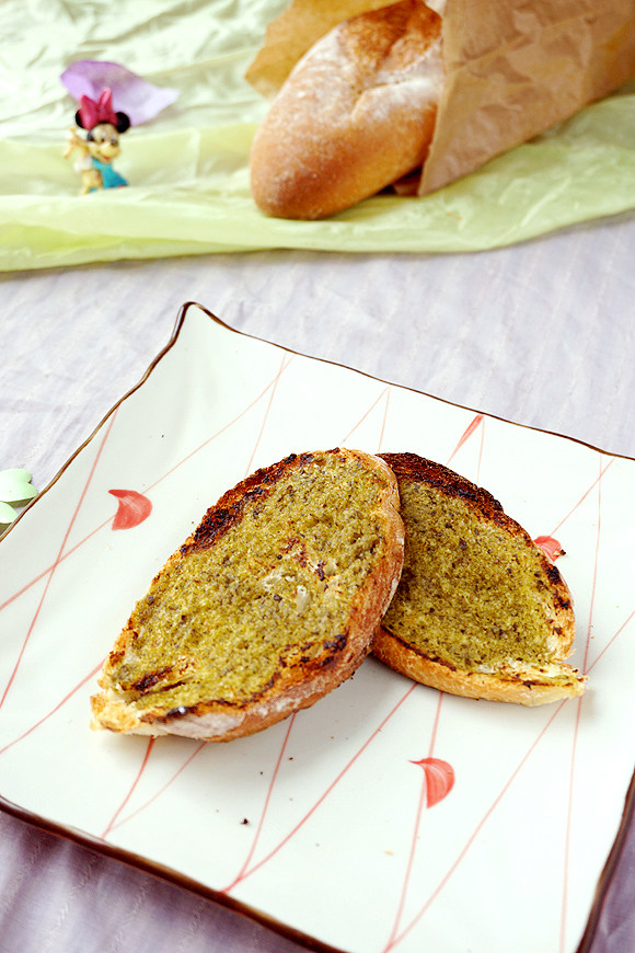 Green Pesto Toasted Baguette