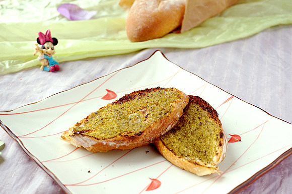 Green Pesto Toasted Baguette