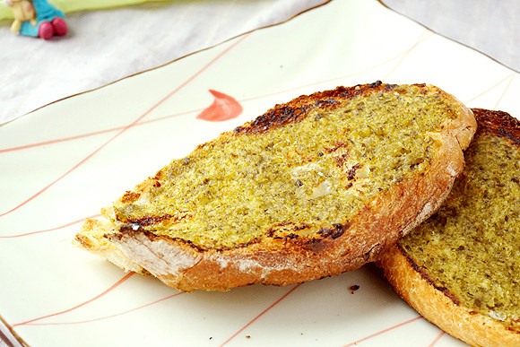 Green Pesto Toasted Baguette