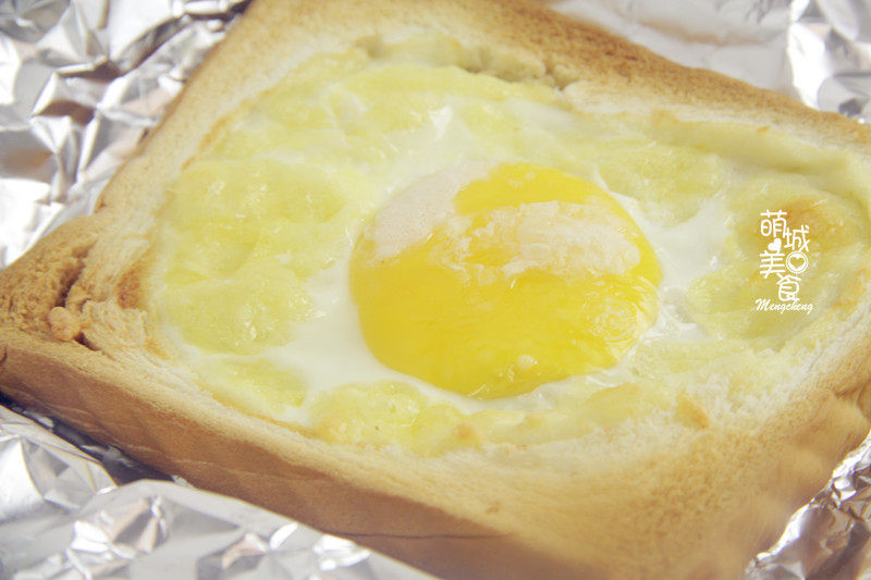 15-Minute Cheesy Egg Toast