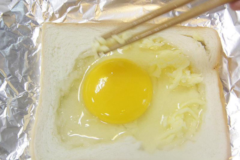 Steps for making 15-Minute Cheesy Egg Toast