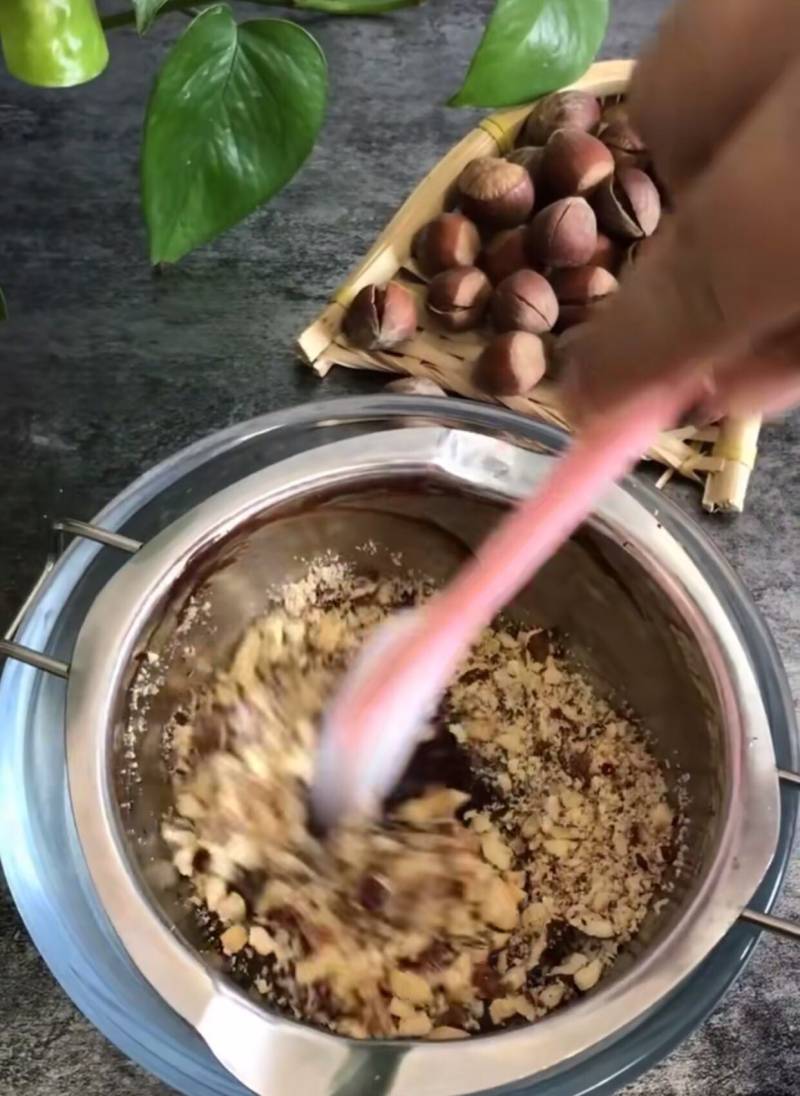 Steps for Making Hazelnut Chocolate Sauce