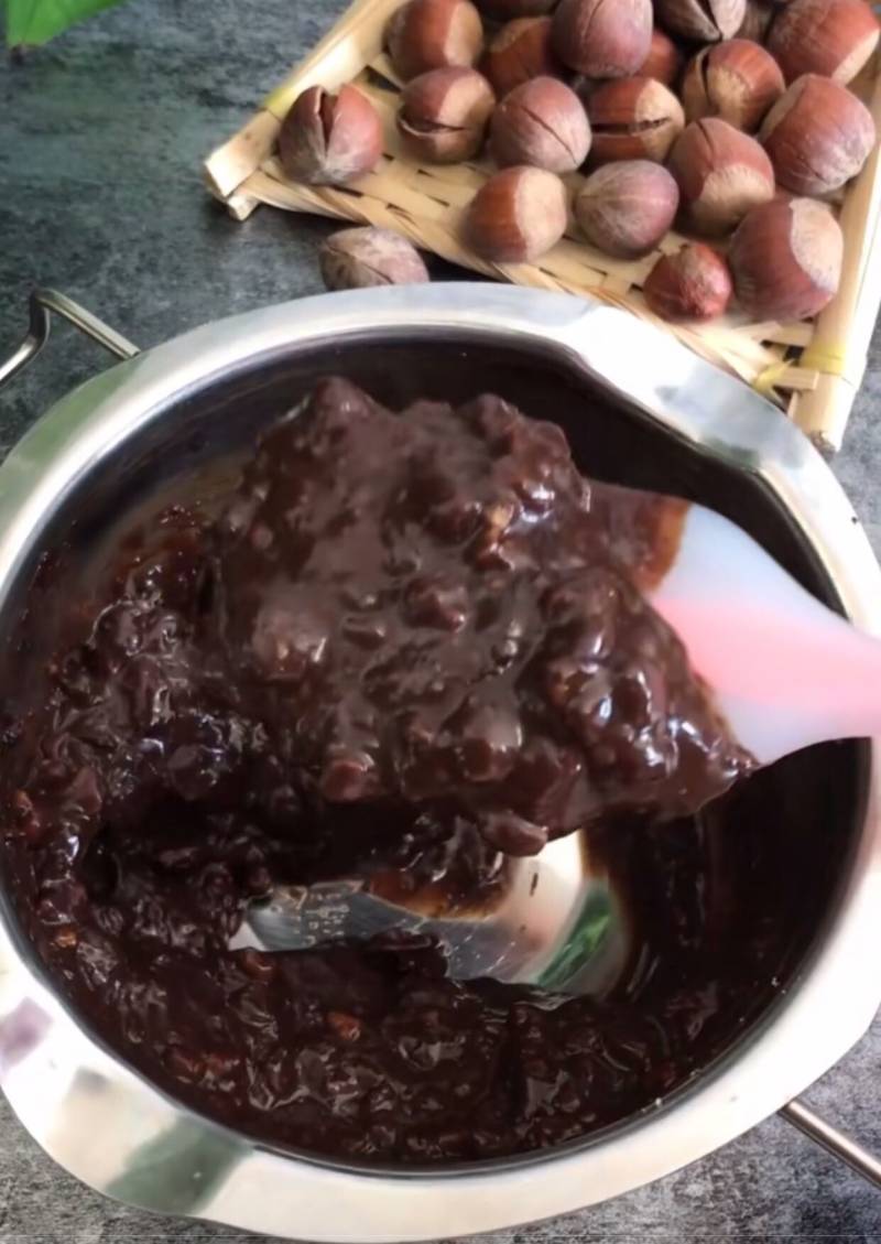 Steps for Making Hazelnut Chocolate Sauce