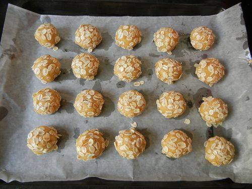 Steps to Make Oat Peanut Balls