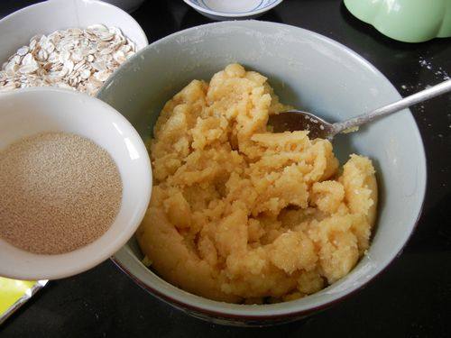 Steps to Make Oat Peanut Balls