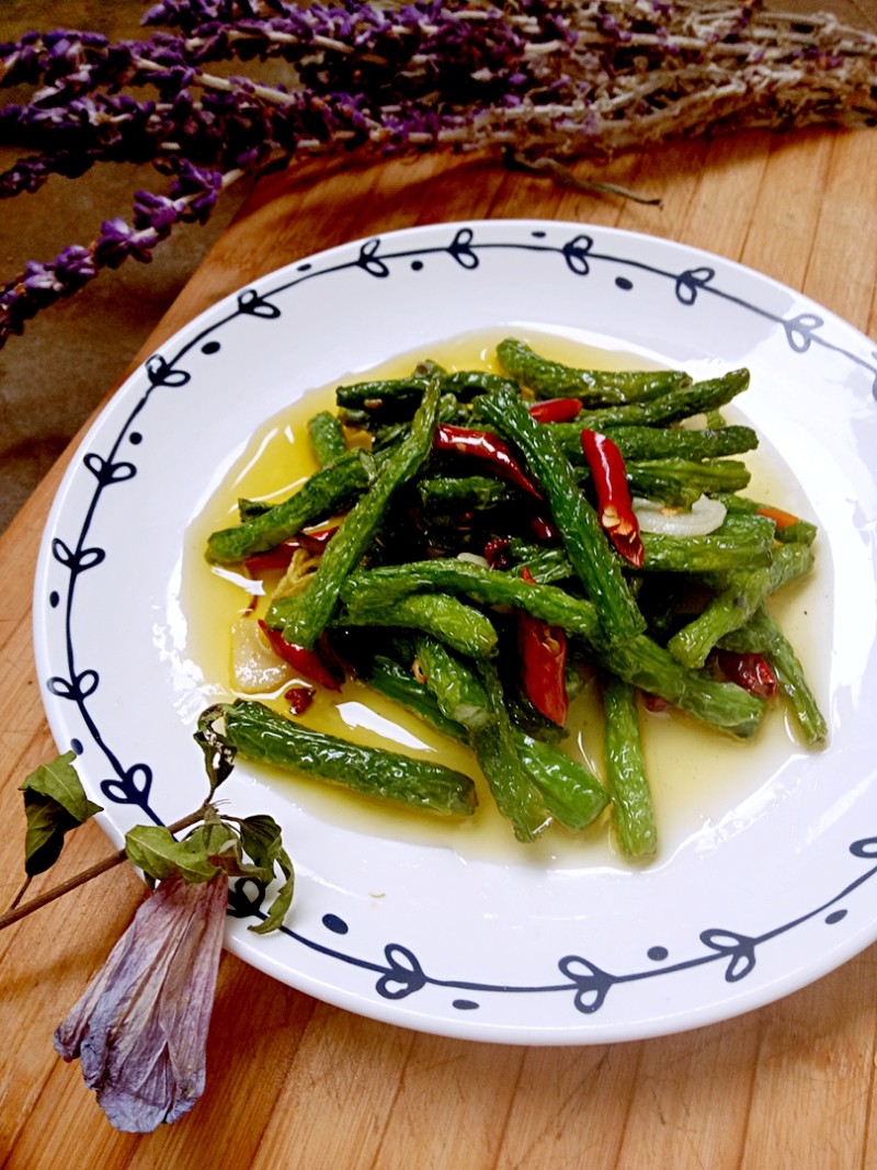 Dry-Fried Stringless Beans