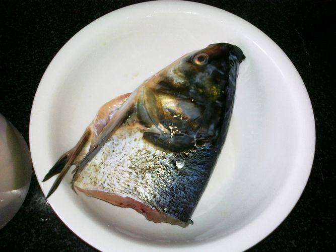 Steps for Making Home-style Boiled Fish Head