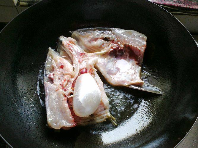 Steps for Making Home-style Boiled Fish Head