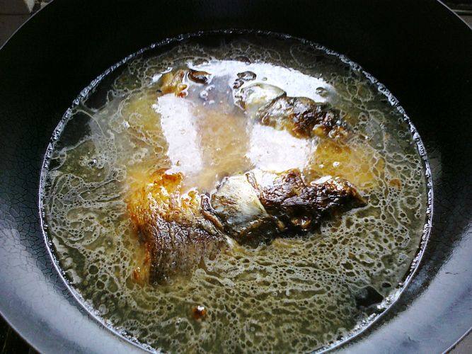 Steps for Making Home-style Boiled Fish Head