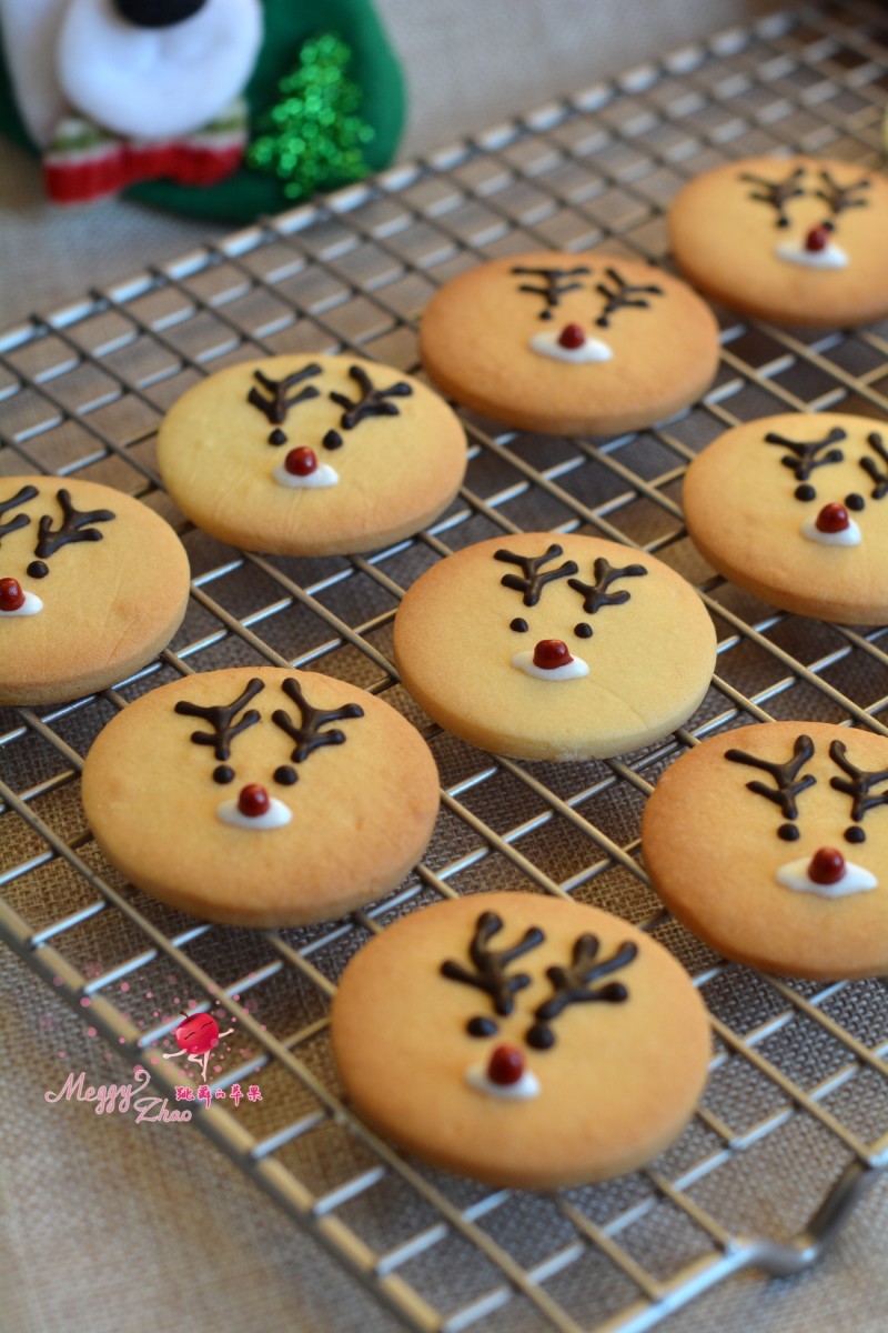 Steps to Make Christmas Reindeer Cookies