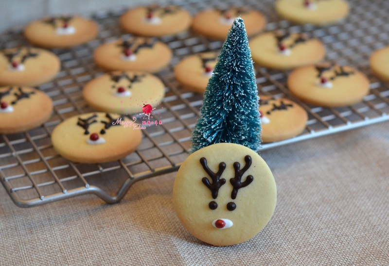 Steps to Make Christmas Reindeer Cookies