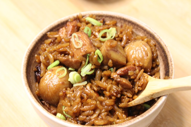 Rice Cooker Chestnut Chicken Thigh Braised Rice, Lazy People's Welfare, Simple and Quick Recipe, One Pot Meal