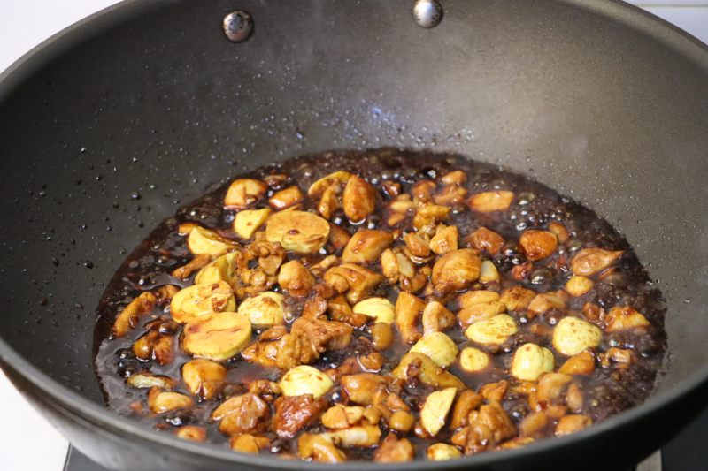 Rice Cooker Chestnut Chicken Thigh Braised Rice, Lazy People's Welfare, Simple and Quick Recipe, One Pot Meal Cooking Steps