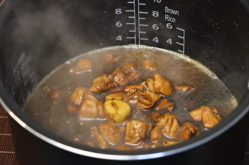 Rice Cooker Chestnut Chicken Thigh Braised Rice, Lazy People's Welfare, Simple and Quick Recipe, One Pot Meal Cooking Steps