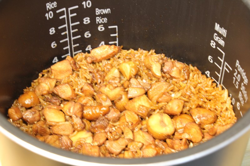 Rice Cooker Chestnut Chicken Thigh Braised Rice, Lazy People's Welfare, Simple and Quick Recipe, One Pot Meal