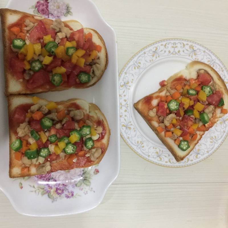 Steps for Making Air Fryer Toast Pizza