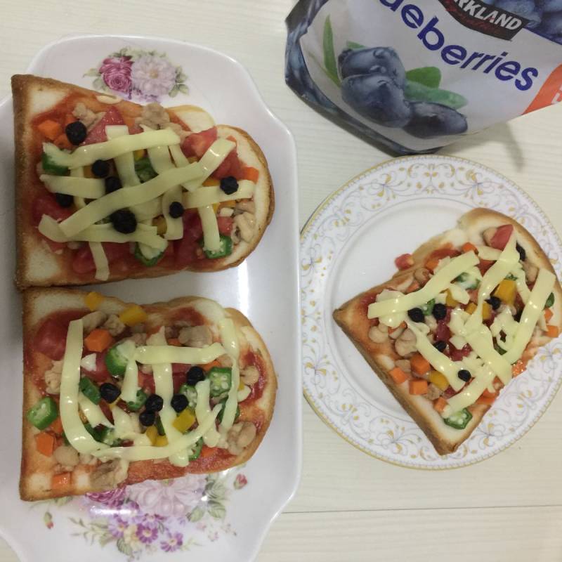 Steps for Making Air Fryer Toast Pizza